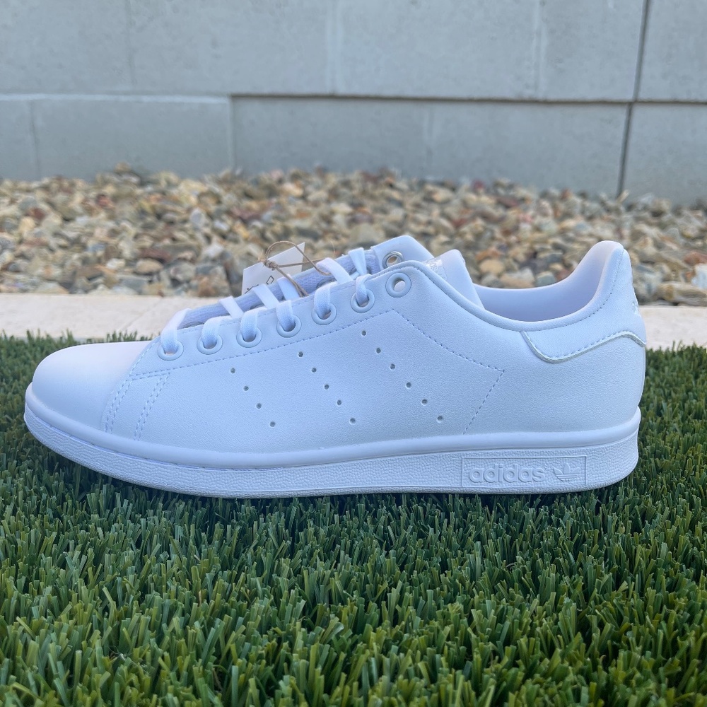 Adidas women’s size 6- 1/2 Stan Smith J